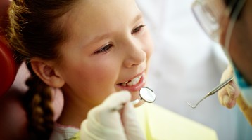 Child teeth cleaning